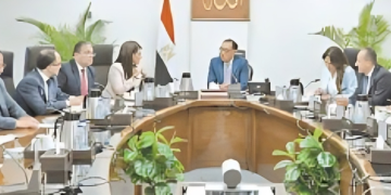 رئيس الوزراء استعرضها مع الدكتورة رانيا المشاط وزيرة التخطيط: إستراتيجية متكاملة بمشاركة القطاع الخاص ودعم ريادة الأعمال