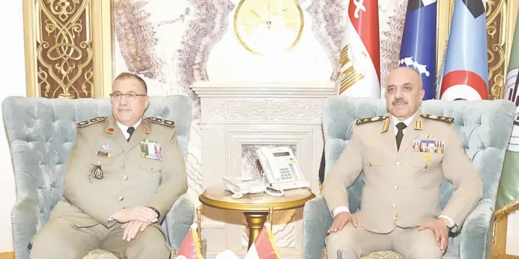 الفريق أحمد خليفة يلتقى رئيس أركان جيش البر التونسى