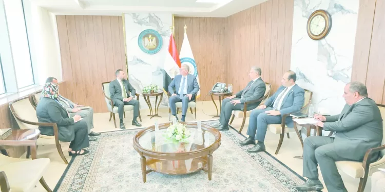 فرص استثمارية واعدة فى قطاعات البترول والتعدين: زيادة معدلات إنتاج الزيت الخام والغاز حتى 2030