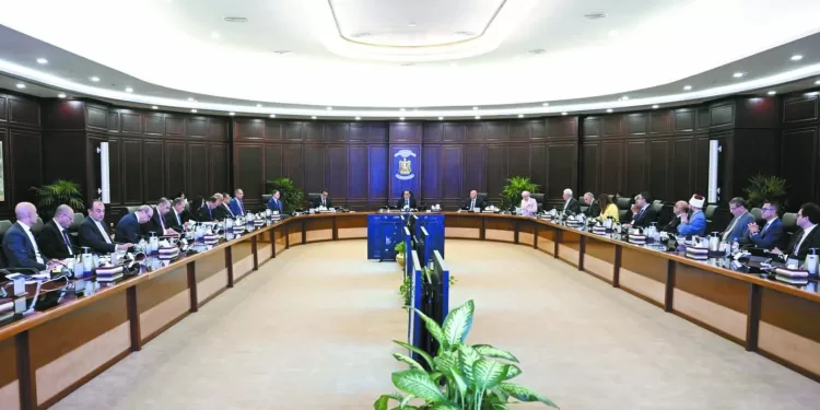 تنفيذاً للتوجيهات الرئاسية.. «مدبولى» لـ «الحكومة»: كافة الإمكانيات لتعزيز توطين الصناعات الواعدة فى مصر 1 - جريدة الجمهورية تنفيذاً للتوجيهات الرئاسية.. «مدبولى» لـ «الحكومة»: كافة الإمكانيات لتعزيز توطين الصناعات الواعدة فى مصر