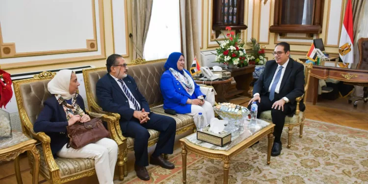 رئيس جامعة القاهرة يؤكد التزام الجامعة بالاستدامة البيئية 1 - جريدة الجمهورية رئيس جامعة القاهرة يؤكد التزام الجامعة بالاستدامة البيئية