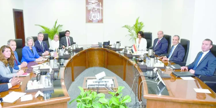 عبدالعاطى خلال استقباله وفد الكونجرس: نتطلع لزيادة حجم الاستثمارات الأمريكية فى مصر