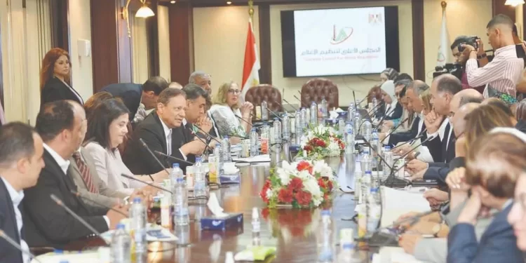 كرم جبر فى جلسة العمل الأولى لمبادرة «التنظيم  الذاتى للإعلام»: «كود» لضبط المشهد الإعلامى.. ومنع الأدعياء من الظهور