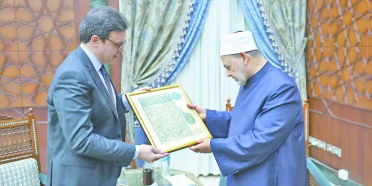 الإمام الأكبر خلال لقائه وزير الثقافة: أنماط ثقافية اجتاحت مجتمعاتنا وعزلت الشباب عن  دينه وأخلاقه