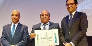 وزير الثقافة يكرم نائب رئيس جامعة القاهرة لحصوله على جائزة الدولة 2023