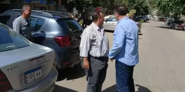 صوت المواطن مسموع: «العجوزة» تستجيب وتقلم أشجارًا متهالكة لحماية المارة