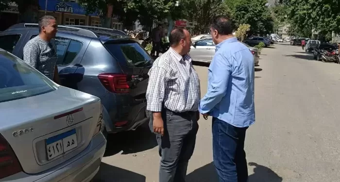 صوت المواطن مسموع: «العجوزة» تستجيب وتقلم أشجارًا متهالكة لحماية المارة 1 - جريدة الجمهورية صوت المواطن مسموع: «العجوزة» تستجيب وتقلم أشجارًا متهالكة لحماية المارة