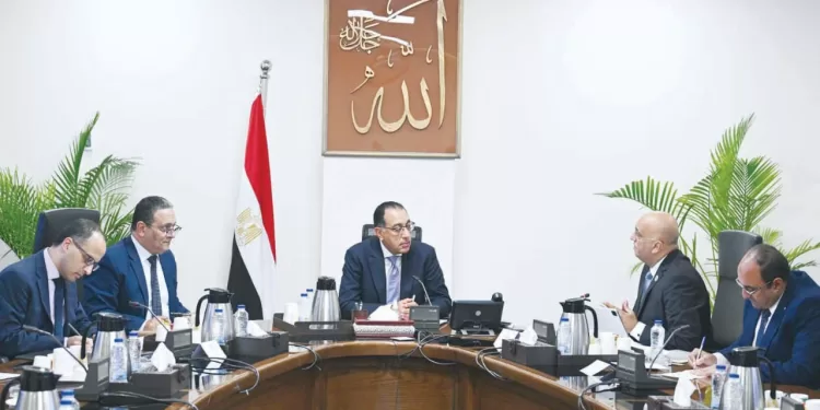 مدبولى يتابع مع رئيس الجهاز: المشروعات الصغيرة تفتح أبواب العمل للشباب 1 - جريدة الجمهورية التلبك السلوكى والمعجنات الثقافية