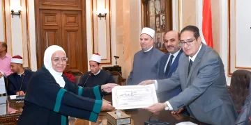 جامعة القاهرة تمنح الأئمة والواعظات أدوات جديدة للتعامل مع تحديات العصر 4 - جريدة الجمهورية جامعة القاهرة تمنح الأئمة والواعظات أدوات جديدة للتعامل مع تحديات العصر