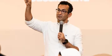 أحمد يحيى: إطلاق خدمات الشريحة الافتراضية eSIM.. خلال أيام