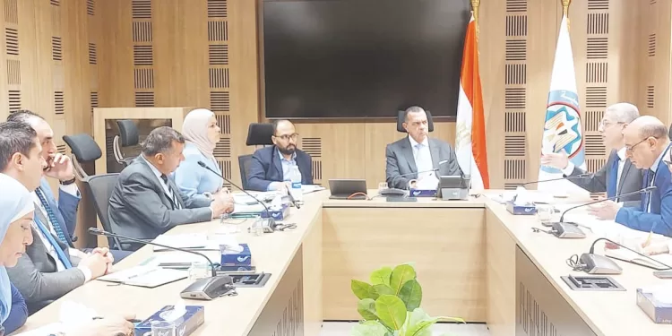 لجنة مشتركة بين الضرائب وجهاز المشروعات الصغيرة لتسهيل الإجراءات 1 - جريدة الجمهورية القمة تشغل «القطبين»