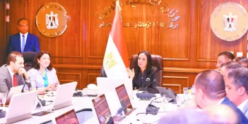 القمة تشغل «القطبين»