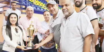 القمة تشغل «القطبين»