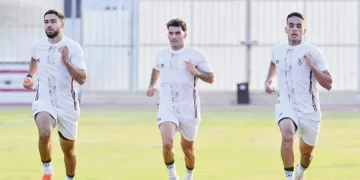 القمة تشغل «القطبين»