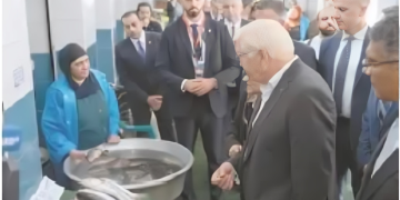 الرئيس الألمانى فى  سوق السمك بالجيزة