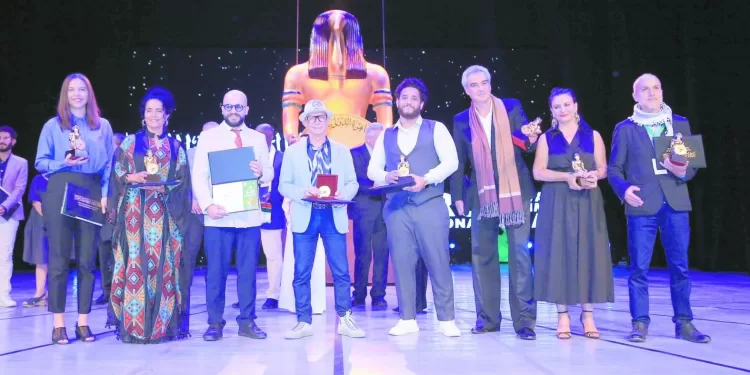 مهرجان القاهرة الدولى للمسرح التجريبى أعلن جوائزه: «ماكبث المصنع» أفضل سينوغرافيا .. حلا أفضل ممثلة.. ولويزا «إخراج».. وسنتياجو «تمثيل»