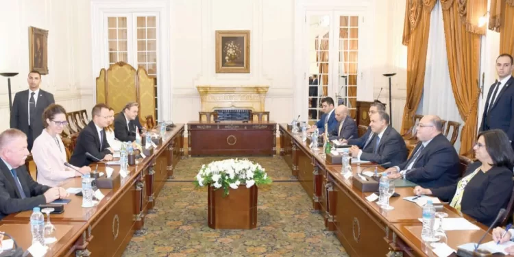 وزير الخارجية فى مؤتمر صحفى مشترك مع نظيره  المجرى بالقاهرة: لا تنازل عن قطرة واحدة من مياه النيل