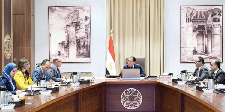 رئيس الوزراء: رفع كفاءة سوق الأوراق المالية بالتنسيق مع جميع الأطراف