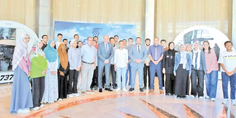 وزارة الطيران تستضيف أوائل الثانوية العامة 1 - جريدة الجمهورية وزارة الطيران تستضيف أوائل الثانوية العامة