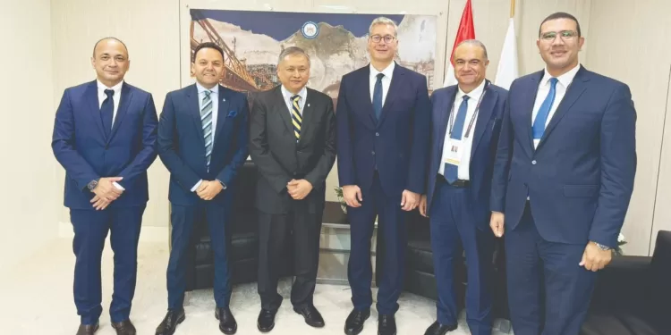 وزير البترول يناقش ضخ استثمارات جديدة «للبحث والاستكشاف»