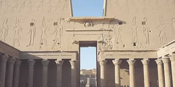 معبد إدفو … «شعاع نور من قلب التاريخ»