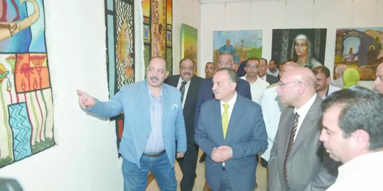 الإنسان يحيا ويتطور بالثقافة والفكر