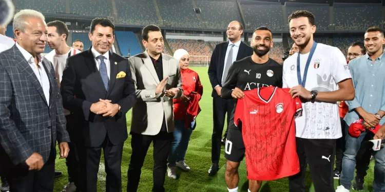 وزير الشباب والرياضة يدعم الفراعنة قبل مواجهة الرأس الأخضر 1 - جريدة الجمهورية الرئيس عبد الفتاح السيسي يعود إلى أرض الوطن بعد زيارة لتركيا