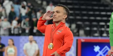 وزير الشباب والرياضة يهنئ المنياوي بذهبية رفع الأثقال