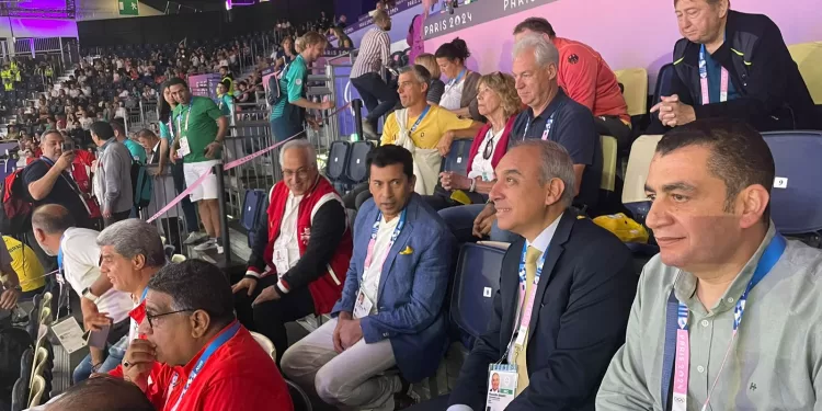 صبحي يشجع منتخب الطائرة جلوس.. ويشيد بروح اللاعبين في مباراة البرونزية