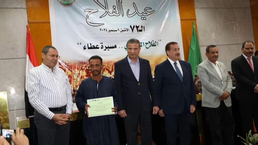 وزير الزراعة يوزع عقود الاصلاح الزراعي على المنتفعين وكروت تسوية بالليزر 23 - جريدة الجمهورية WhatsApp Image 2024 09 07 at 4.33.05 PM 1 - جريدة الجمهورية