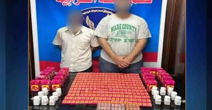 ضبط تجار مخدرات ومنشطات مجهولة عبر الإنترنت بالشرابية