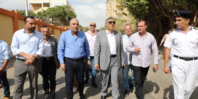 الجيزة تستقبل عصر الرصف الذكي: تجربة ناجحة في شارع مدرسة يوسف الصديق 1 - جريدة الجمهورية بعد تقييم دقيق: الجيزة تستعد لتنفيذ 15 مشروعًا صديقًا للبيئة