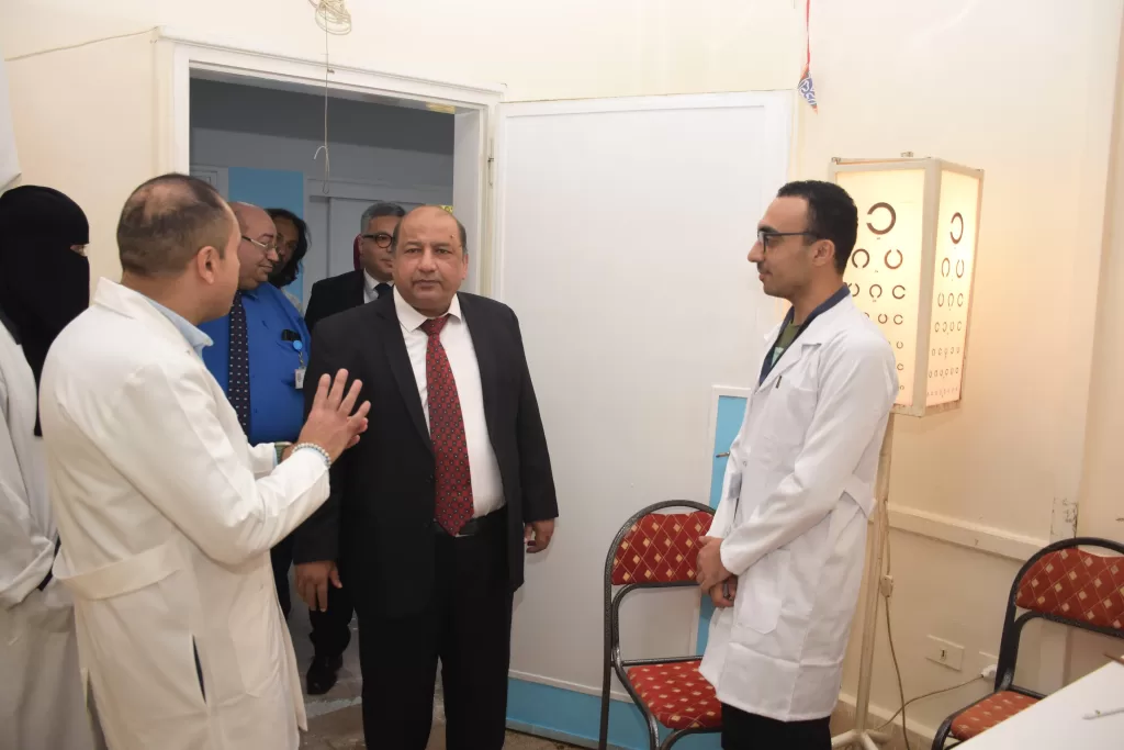 قيادات جامعة القاهرة تتابع الكشف الطبي للطلاب الجدد بمستشفى الطلبة 2 - جريدة الجمهورية WhatsApp Image 2024 09 17 at 11.21.04 AM - جريدة الجمهورية