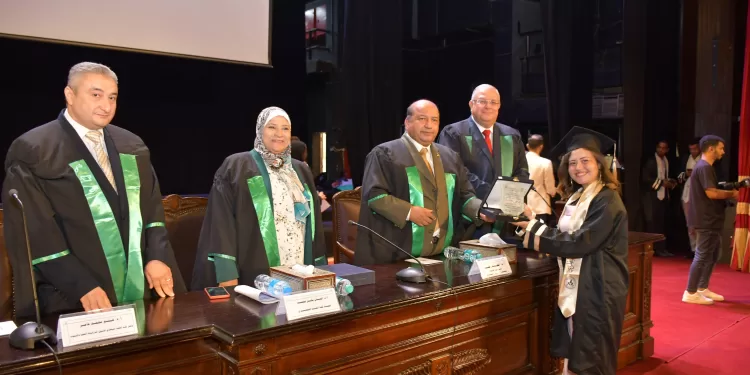 جامعة القاهرة تحتفل بأجيال جديدة من الأطباء البيطريين