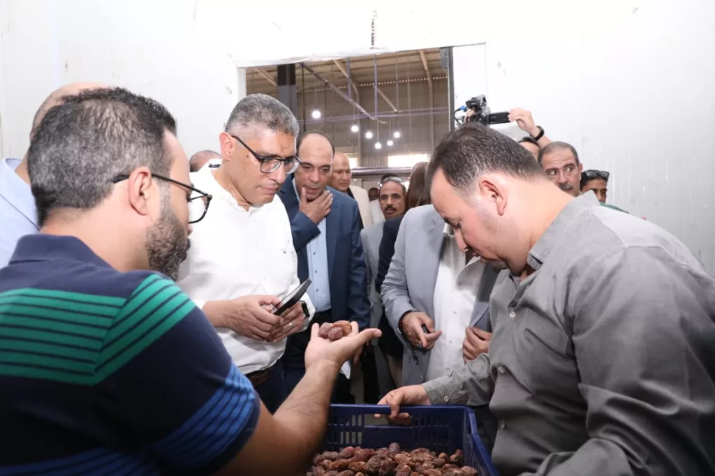 جولة تفقدية لمحافظ الجيزة تكشف فرص تطوير صناعة التمور في الواحات البحرية 5 - جريدة الجمهورية WhatsApp Image 2024 09 18 at 5.31.05 PM - جريدة الجمهورية