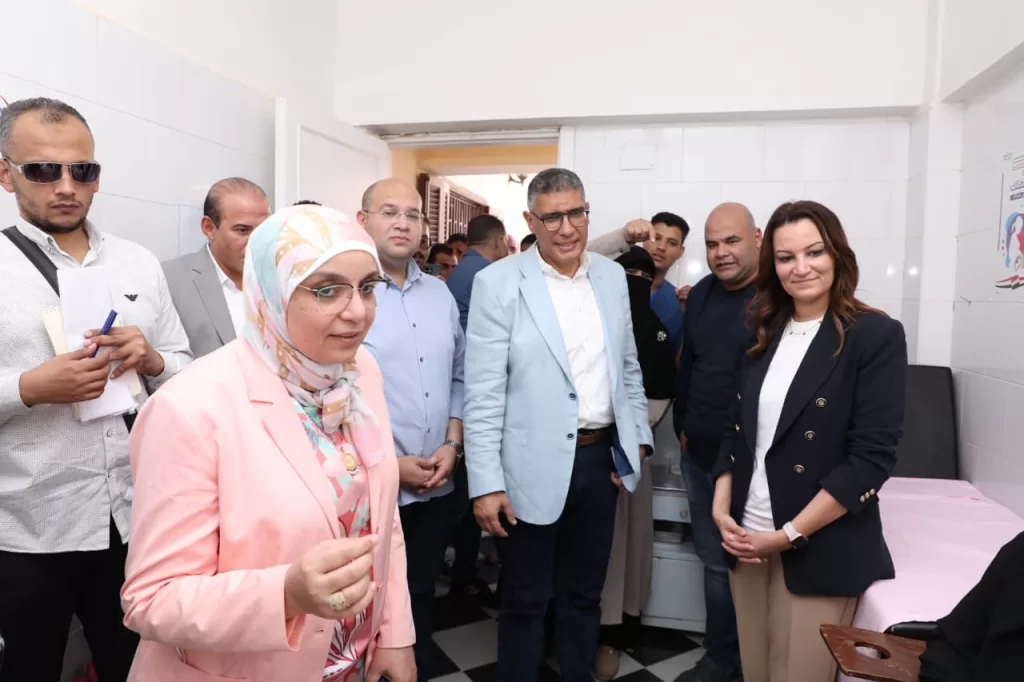 جولة تفقدية لمحافظ الجيزة تكشف فرص تطوير صناعة التمور في الواحات البحرية 4 - جريدة الجمهورية WhatsApp Image 2024 09 18 at 5.31.07 PM 2 - جريدة الجمهورية