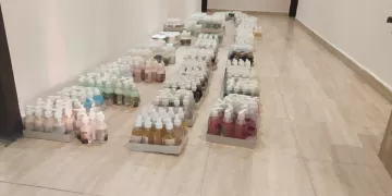 ضبط سيارة محملة بـ967 عبوة مستحضرات تجميل مجهولة المصدر بالغردقة