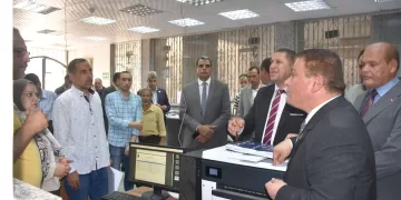 سكرتير عام البحيرة يتفقد المراكز التكنولوجية لتسهيل الإجراءات على المواطنين