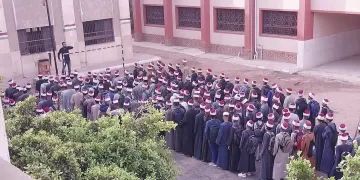 فرحة لا توصف تملأ المدارس في أول يوم دراسي بالجيزة