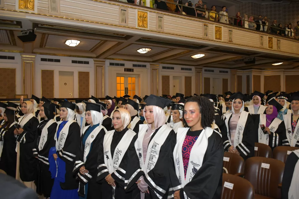 جامعة القاهرة تحتفل بتخريج دفعة جديدة من كلية التربية للطفولة المبكرة 2 | جريدة الجمهورية