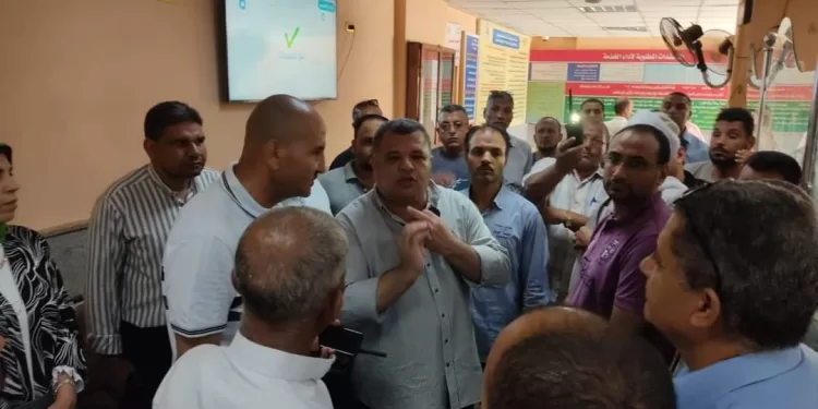 فرحة لا توصف تملأ المدارس في أول يوم دراسي بالجيزة