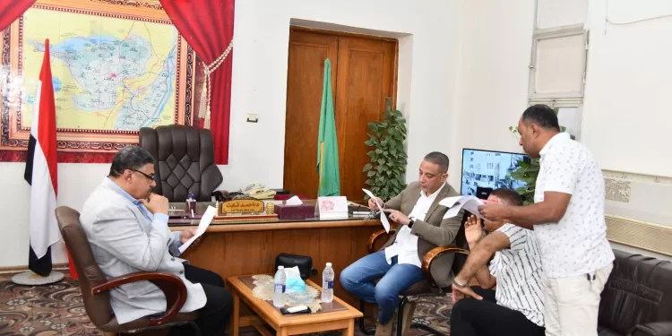 فرحة لا توصف تملأ المدارس في أول يوم دراسي بالجيزة