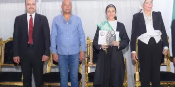 فرحة لا توصف تملأ المدارس في أول يوم دراسي بالجيزة