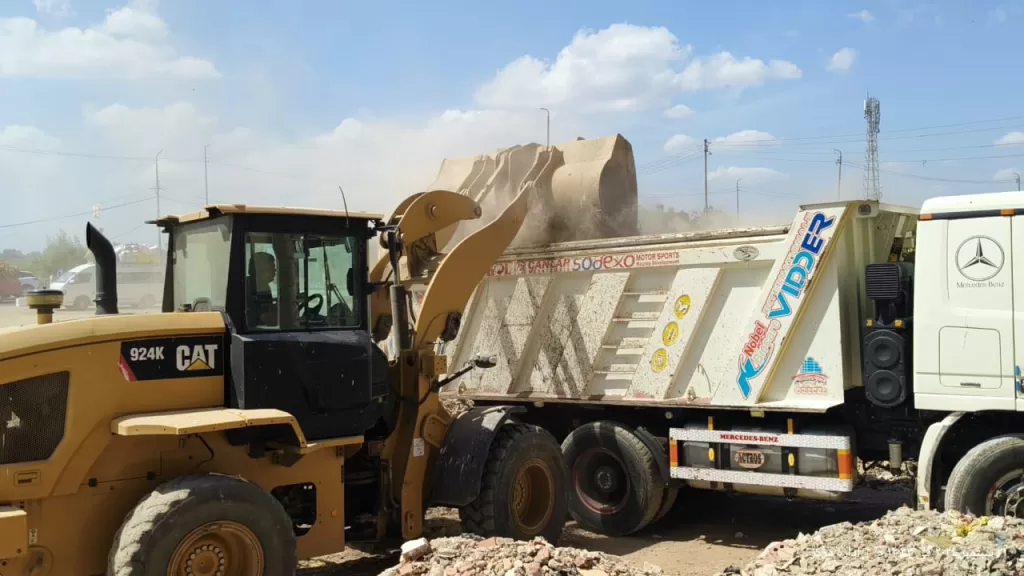 الدقهلية: حملة تطوير شاملة للطريق الدائري بالمنصورة 25 - جريدة الجمهورية WhatsApp Image 2024 09 21 at 5.44.10 PM 3 - جريدة الجمهورية