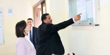 محافظ البحيرة تتفقد سير العمل في مدارس دمنهور وتوجه بتطوير الخدمات