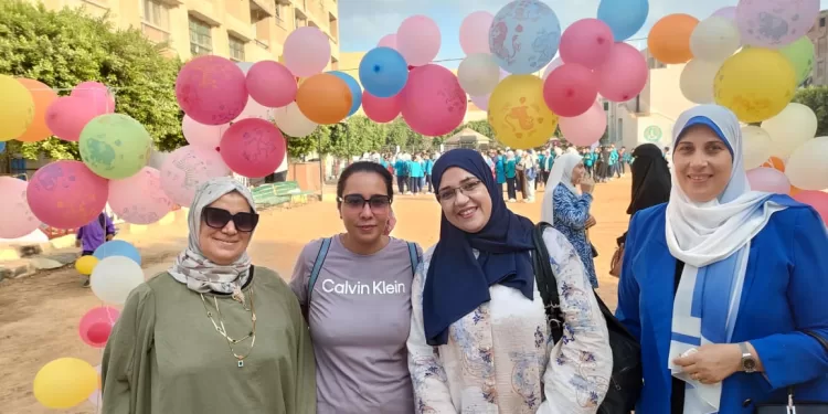 فرحة وبهجة في أول يوم دراسة بالمنوفية