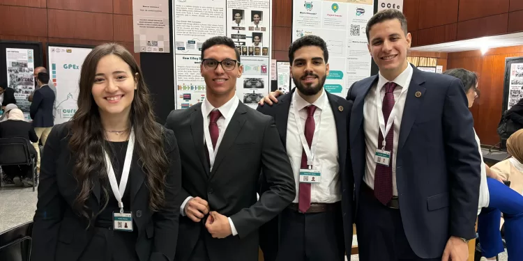 «سمايلى» ترسم ابتسامة هوليودية على وجه الفنان حمدي الميرغني بتقنية الذكاء الاصطناعي