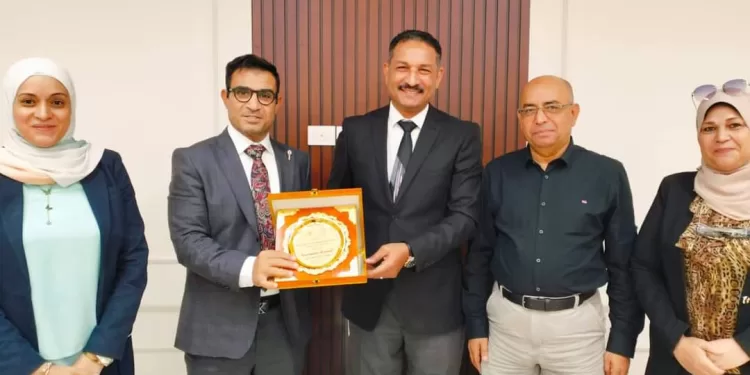 درع التميز لـ«سلومة» من مجلس أمناء أكتوبر الجديدة 1 - جريدة الجمهورية درع التميز لـ«سلومة» من مجلس أمناء أكتوبر الجديدة