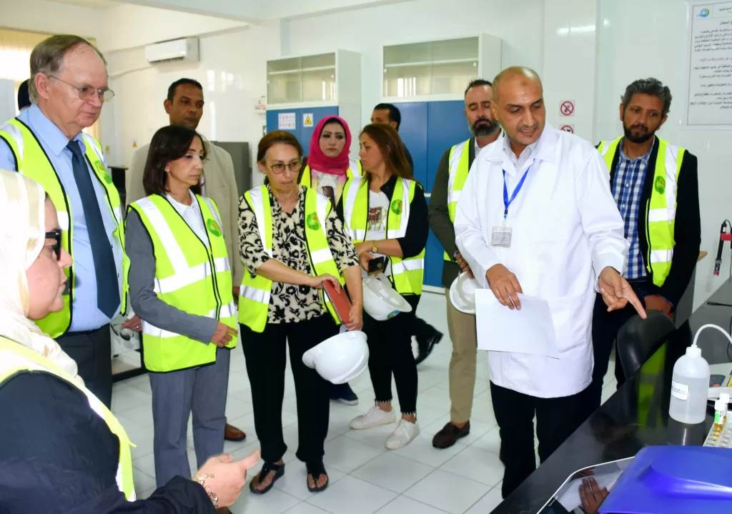 جولة تفقدية لمحافظ البحيرة ورئيس وفد الاتحاد الأوروبي لمحطة معالجة المياه بمنشية الحرية 9 - جريدة الجمهورية WhatsApp Image 2024 09 24 at 6.10.49 PM 1 - جريدة الجمهورية