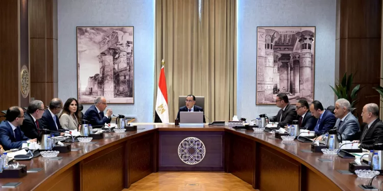 رئيس الوزراء يُتابع جهود تحلية مياه البحر.. ويؤكد ضرورة التوسع في مشروعات التحلية والاستعانة بالخبرات والشركات العالمية